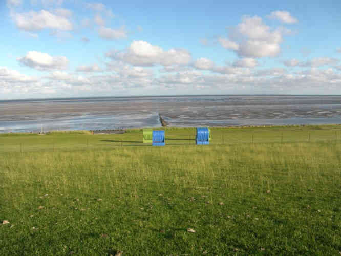 Strandkörbe auf Deich auf Pellworm