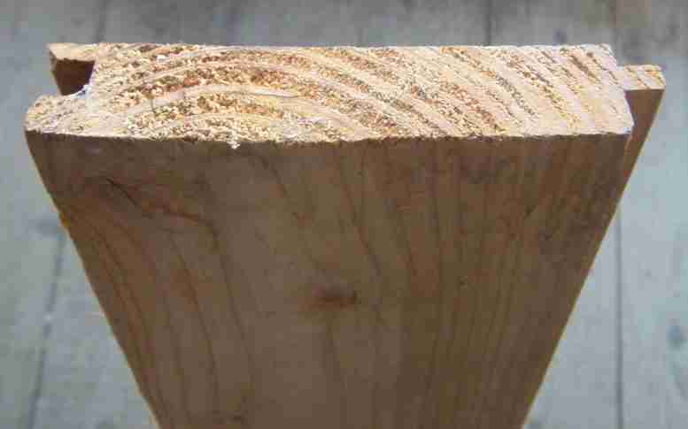 Nahaufnahme Nut-Feder-Brett Lärche.